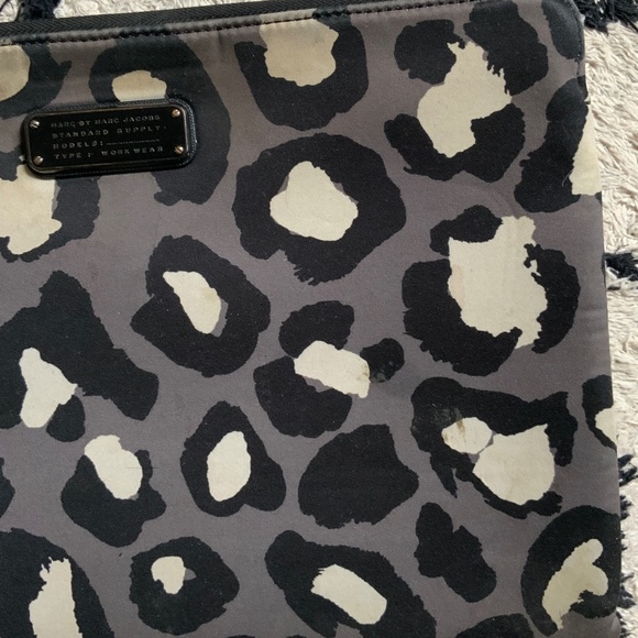 MARC JACOBS Laptop Case Cheetah Print - Picture 5 of 6